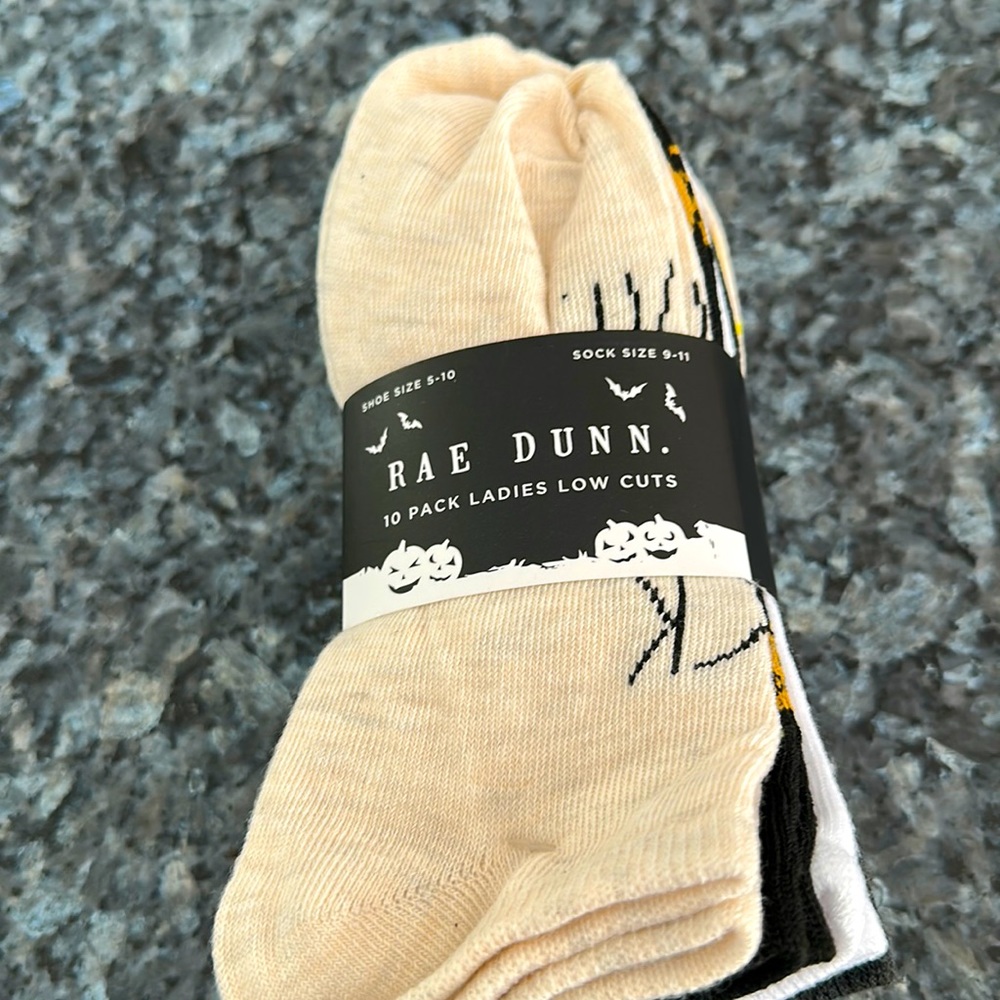 10 pair ladies low cut Rae Dunn socks Halloween 🎃 themed
